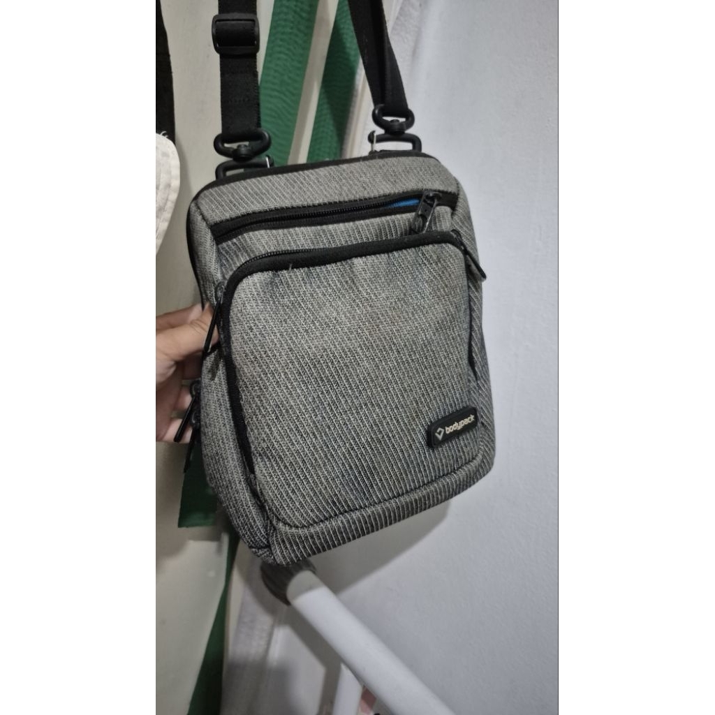 sling bag unisex bodypack preloved