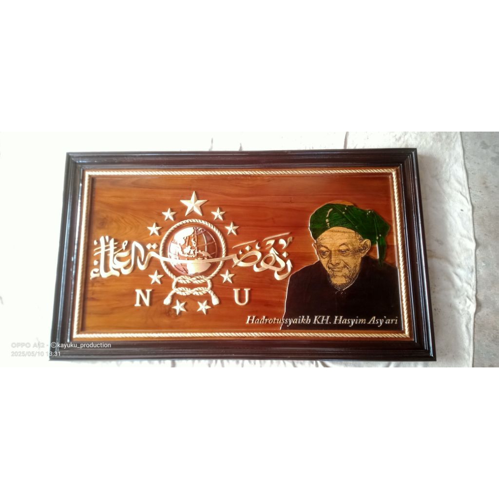 Ukiiran logo NU dan foto Kh.Hasyim Asy'ari