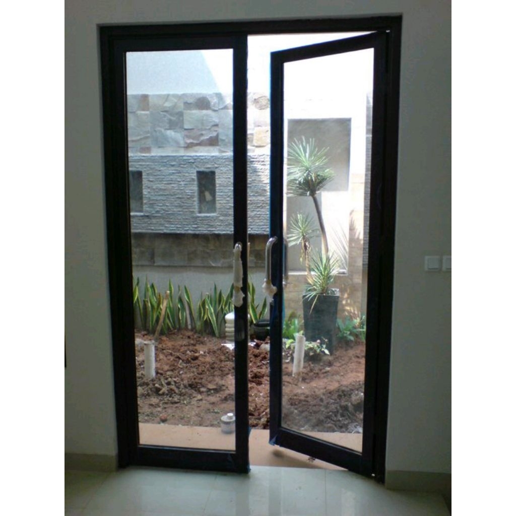 Pintu Swing Aluminium Kaca
