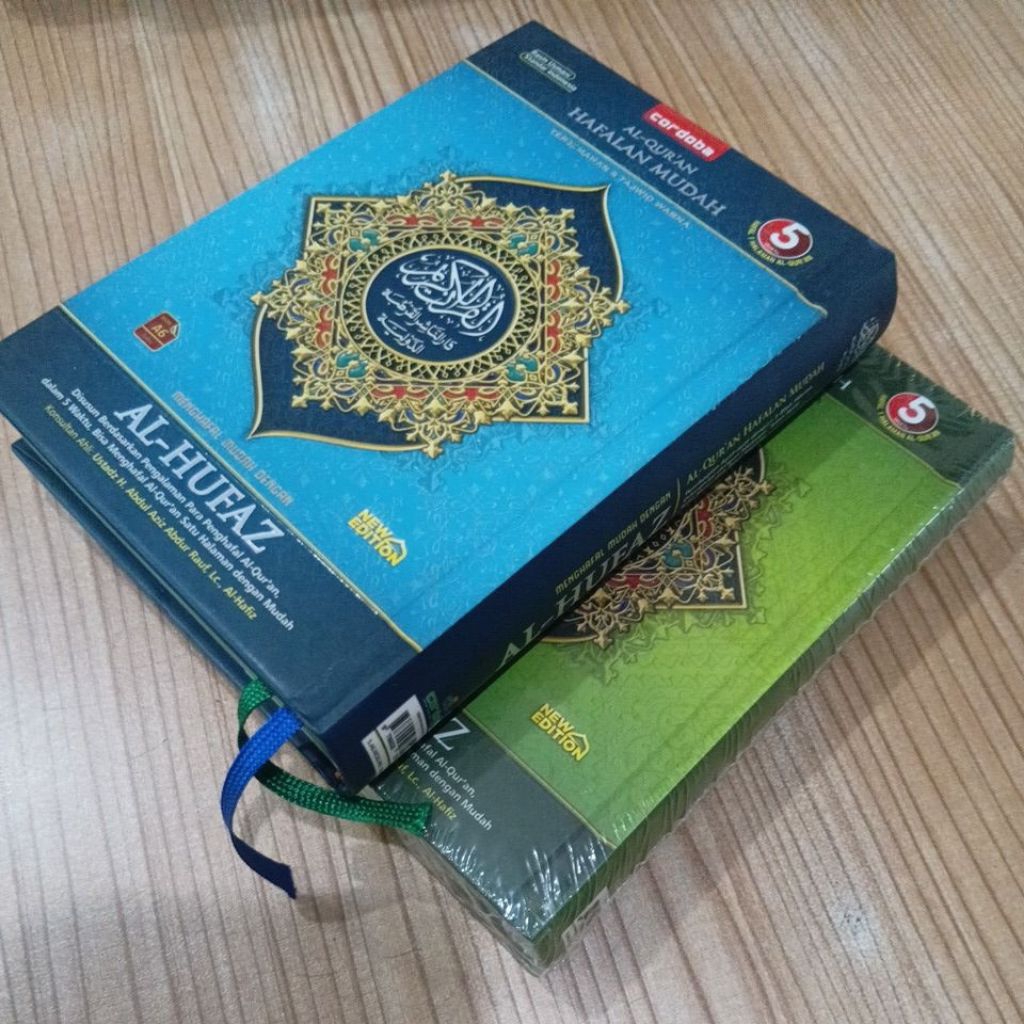 Al - Qur'an Hafalan Mudah Al - Hufaz Terjemah & Tajwid warna Ukuran A6, Kecil 10 cm × 15 cm.