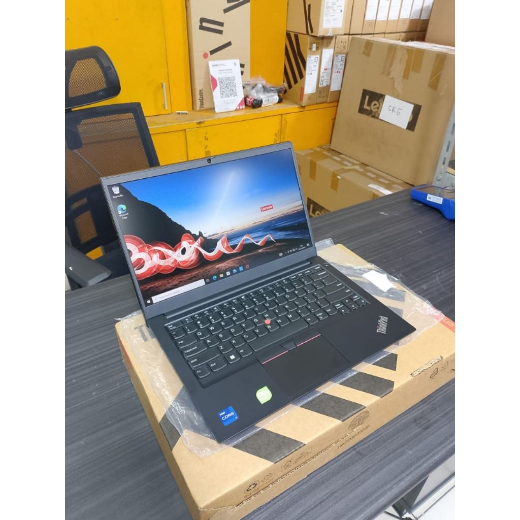 LAPTOP THINKPAD E14  GEN 4. i7 GEN 12 RAM 32 GB  SD 512