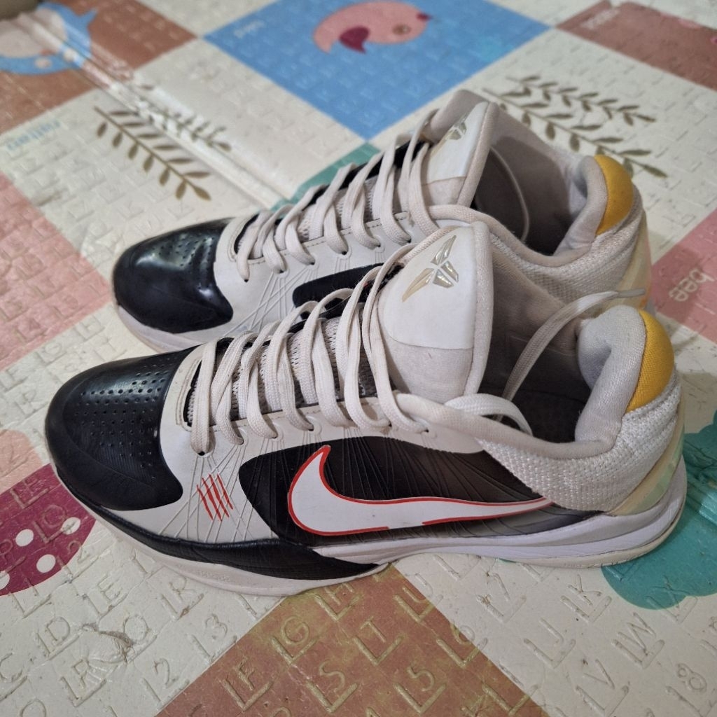 NiKe KoBe 5 PoRtO Size 44 / 28 cm