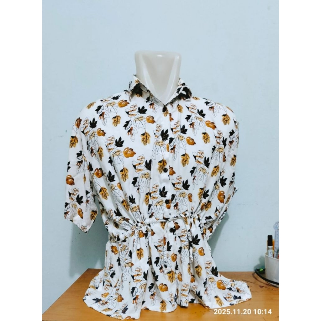 preloved kemeja blouse jumbo bunga Ld 140