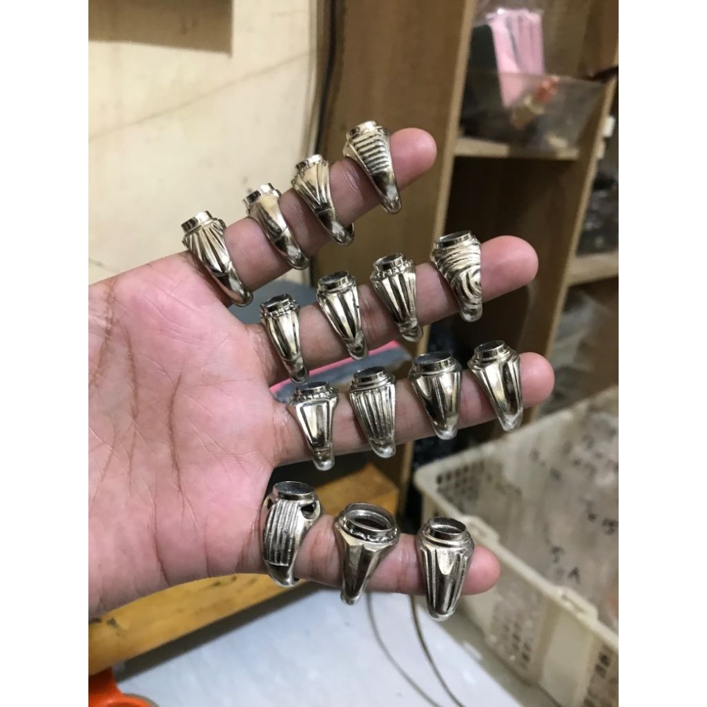 Emban cincin alpaka batu kecil