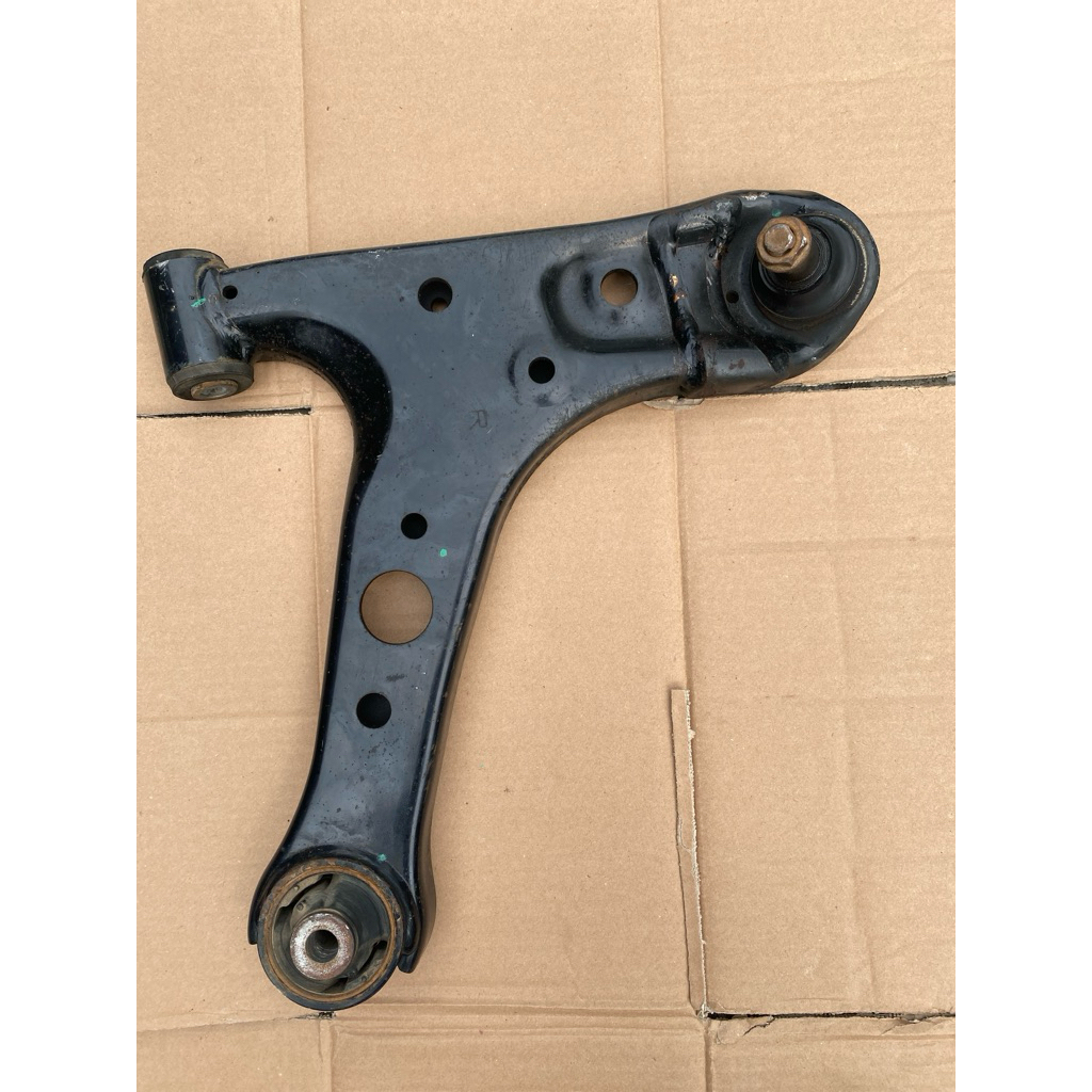 LOWER ARM ASSY SAYAP SAYAPAN BAWAH DEPAN KANAN RH DAIHATSU GRAND MAX LUXIO COPOTAN ORIGINAL