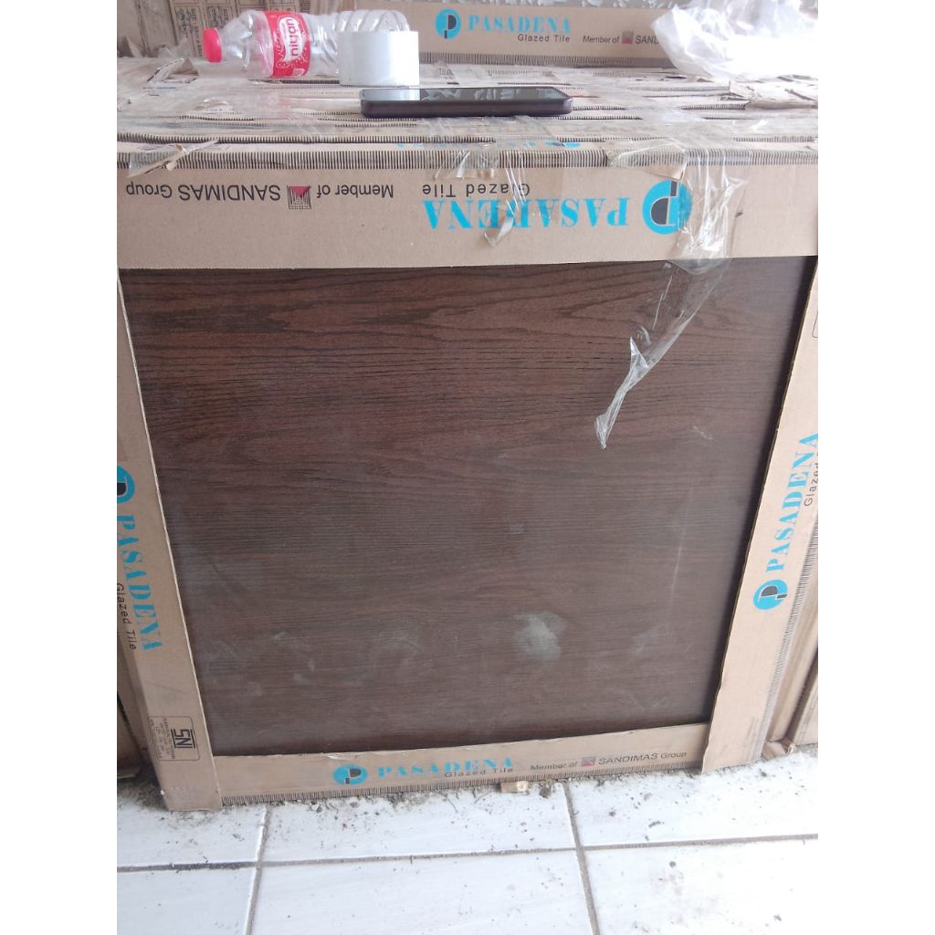 granit motif kayu /granit list 20x80 10x60 morif kayu matt