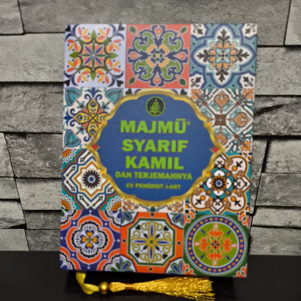 Majmu Syarif Kamil Dan Terjemahnya 594 Halaman, J-Art