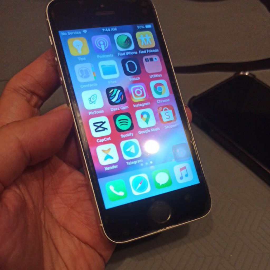 iphone 5s 16/silver wifi only