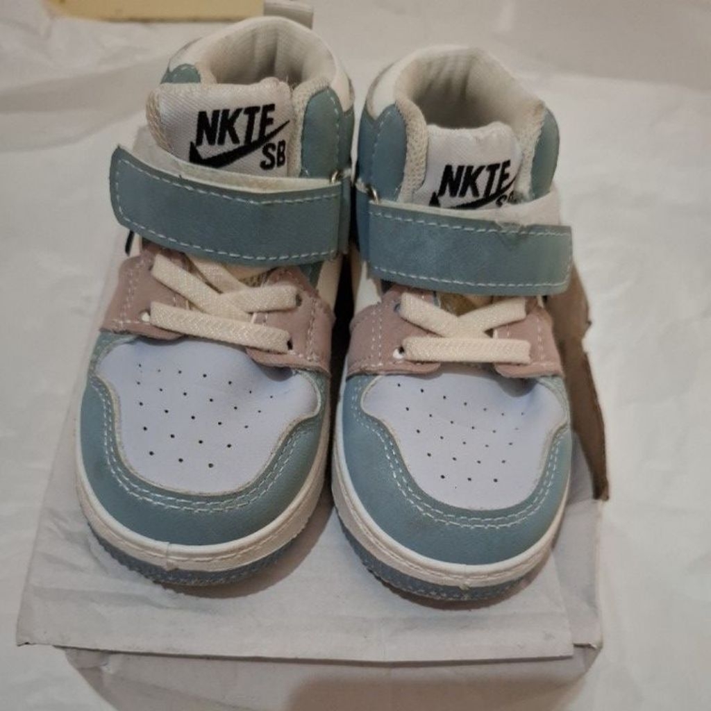 Preloved sepatu anak model jordan merk NKTE