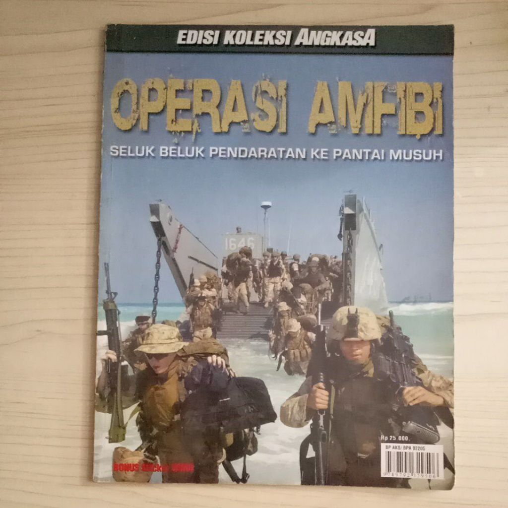 MAJALAH EDISI KOLEKSI ANGKASA XXVIII OPERASI AMFIBI SELUK BELUK PENDARATAN KE PANTAI MUSUH