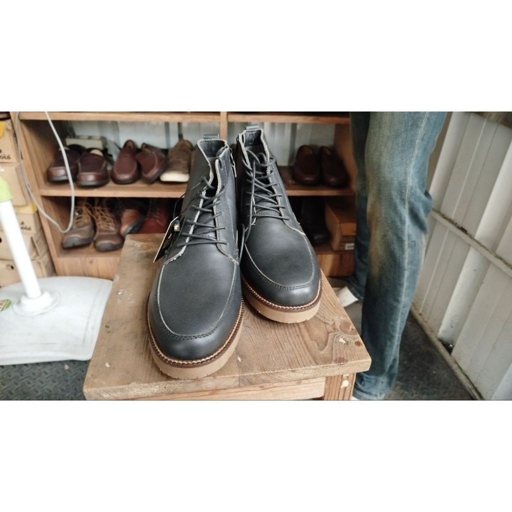 SEPATU BOOTS KULIT LOIS ORIGINAL
