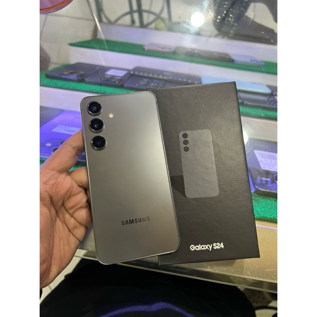 SAMSUNG S24 8/256 second