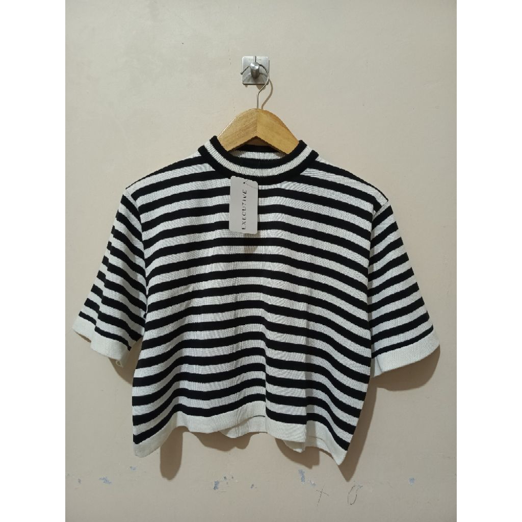 EXECUTIVE ATASAN KAOS WANITA STRIPE CROP ORIGINAL