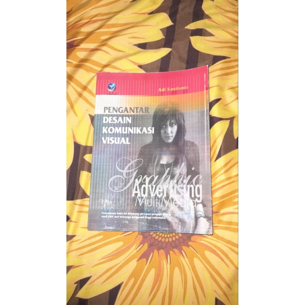 Buku Pengantar Desain Komunikasi Visual karya Adi Kusrianto