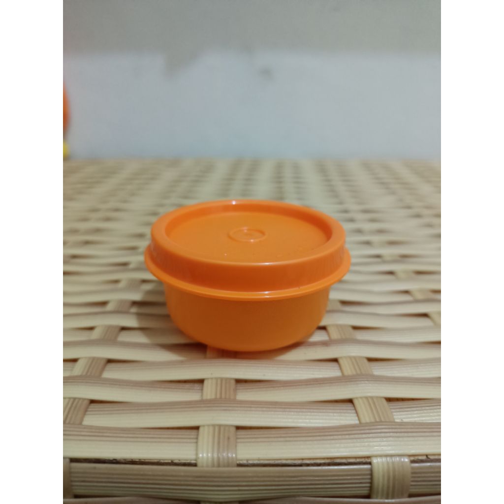 TUPPERWARE 100%. Tempat sambal/saos/mayo