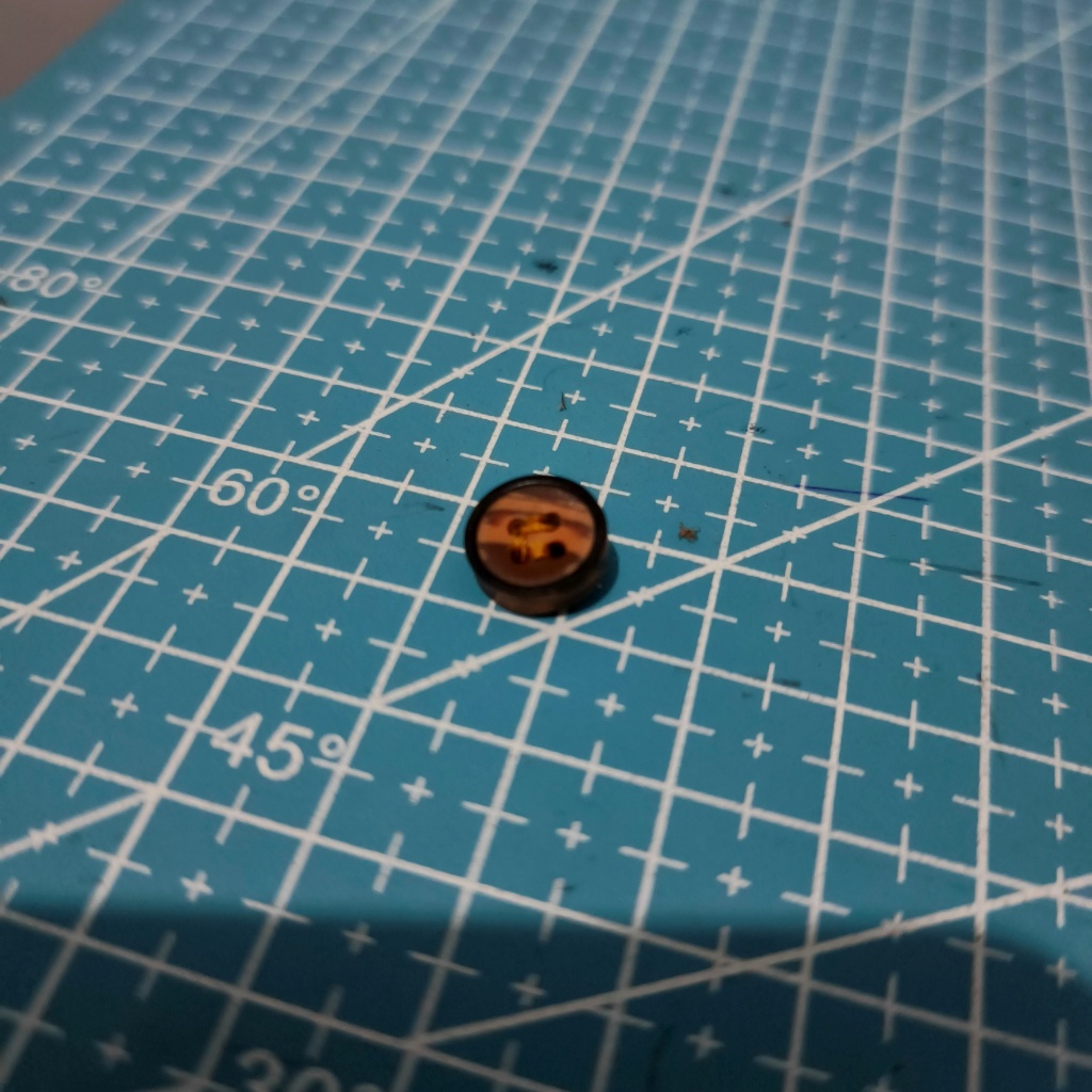 Kancing Baju Kayu Premium Motif 2 Warna Coklat (Diameter 1 cm) – Kancing Jahit 4 Lubang