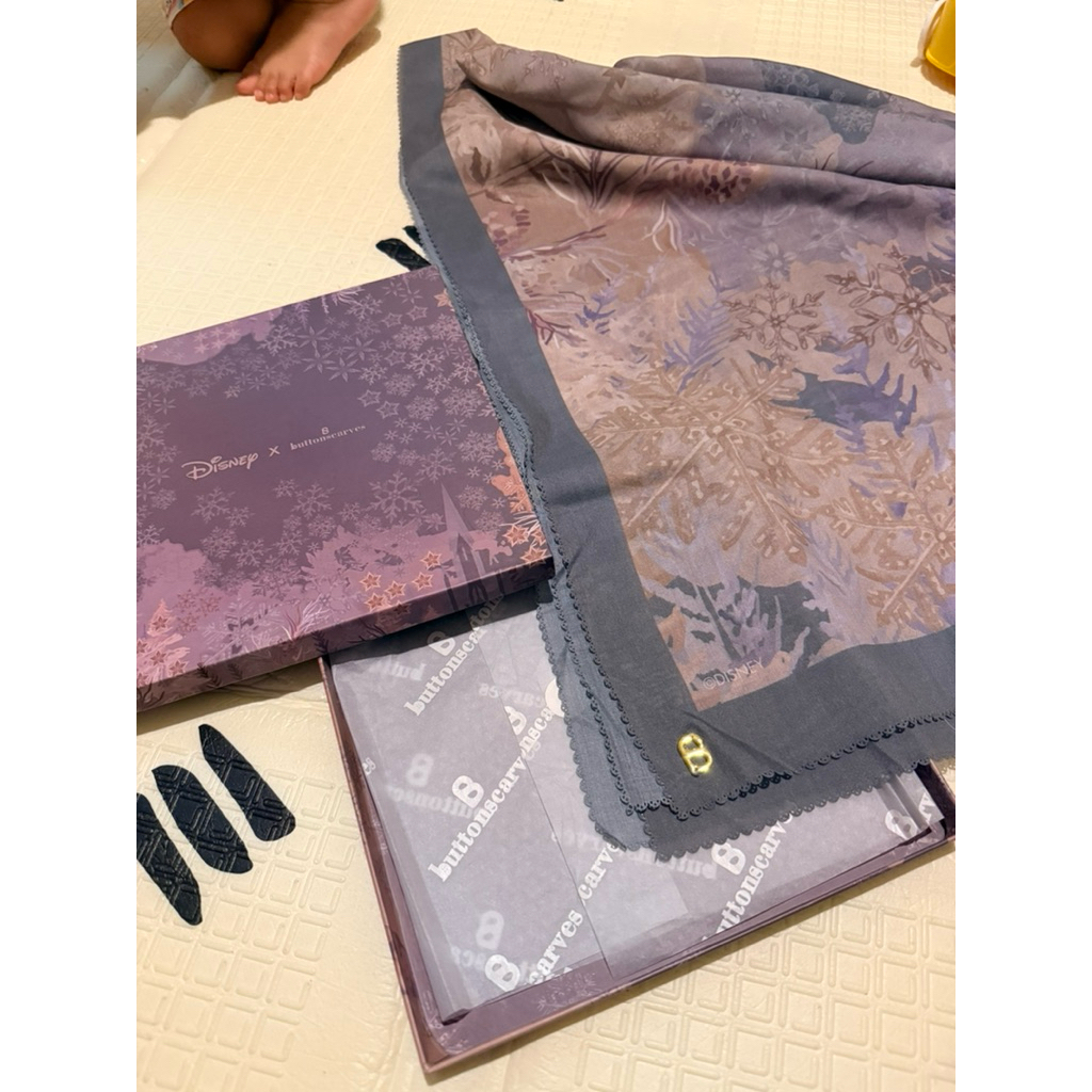 PRELOVED (Like New) Buttonscarves Frozen - Quarry XL size (RARE)