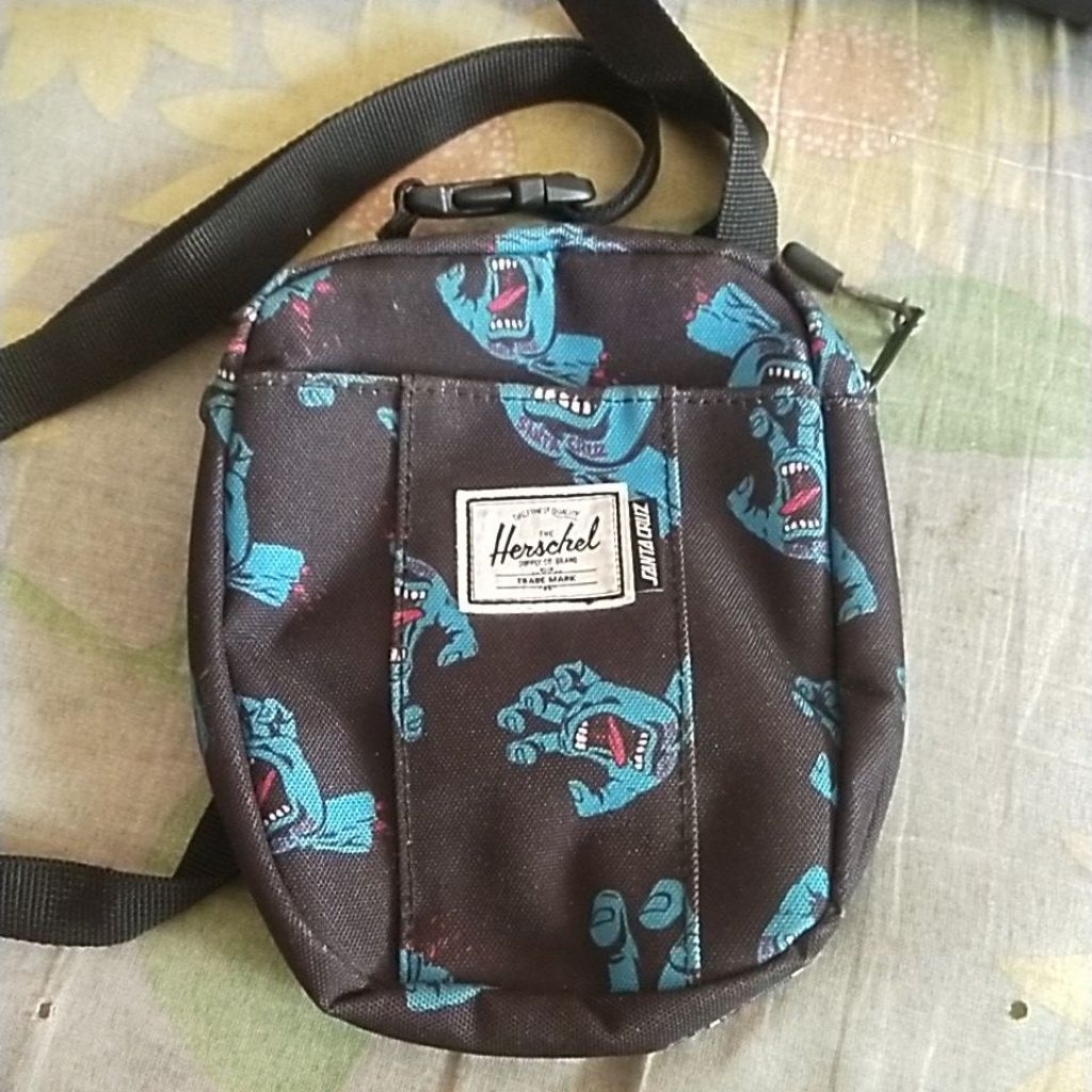 Tas Herschel x  Santa Cruz Mini Bag Slempang