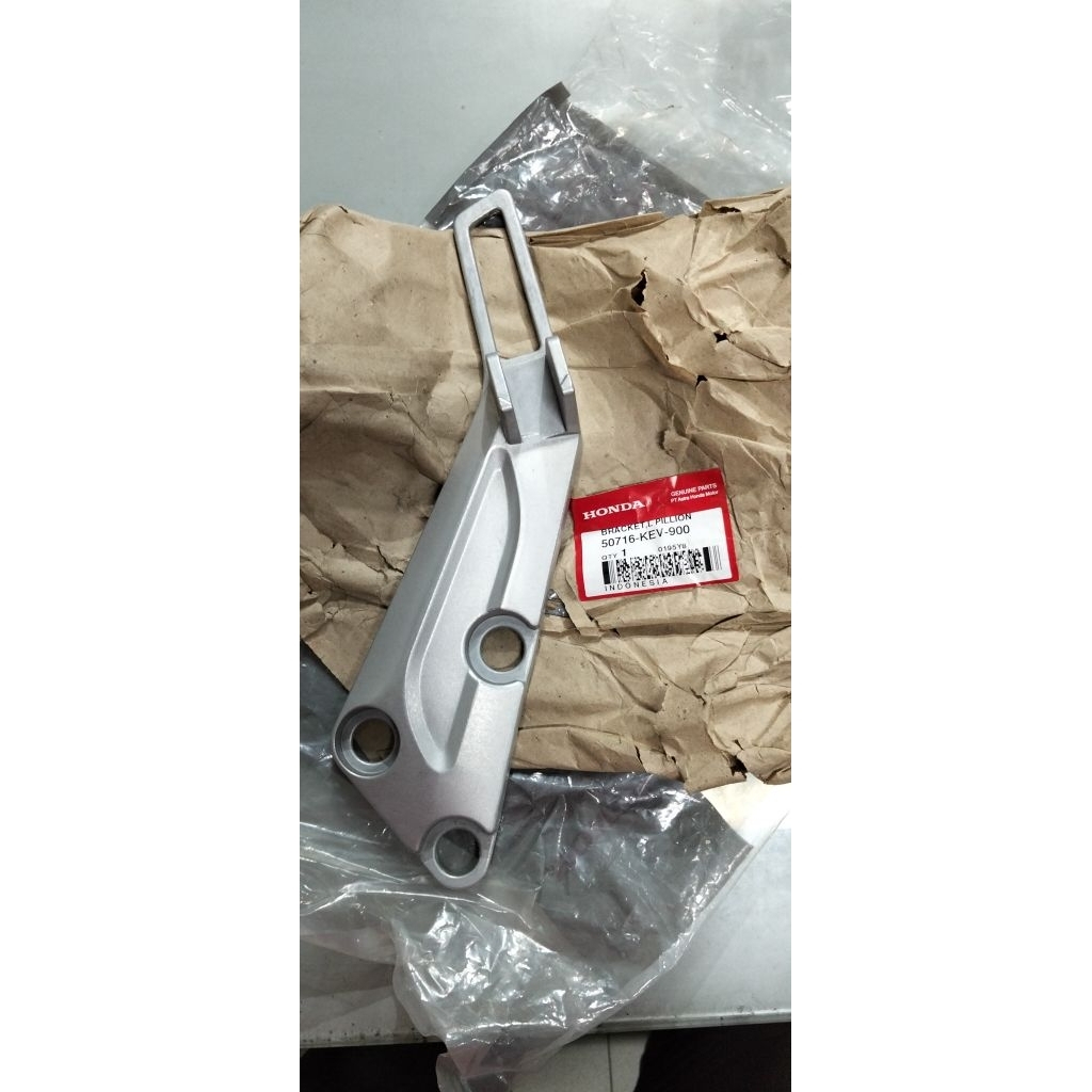 Bracket pulstep belakang kiri untuk motor Supra x 100cc dan Suprafit old number part 50716KEV900