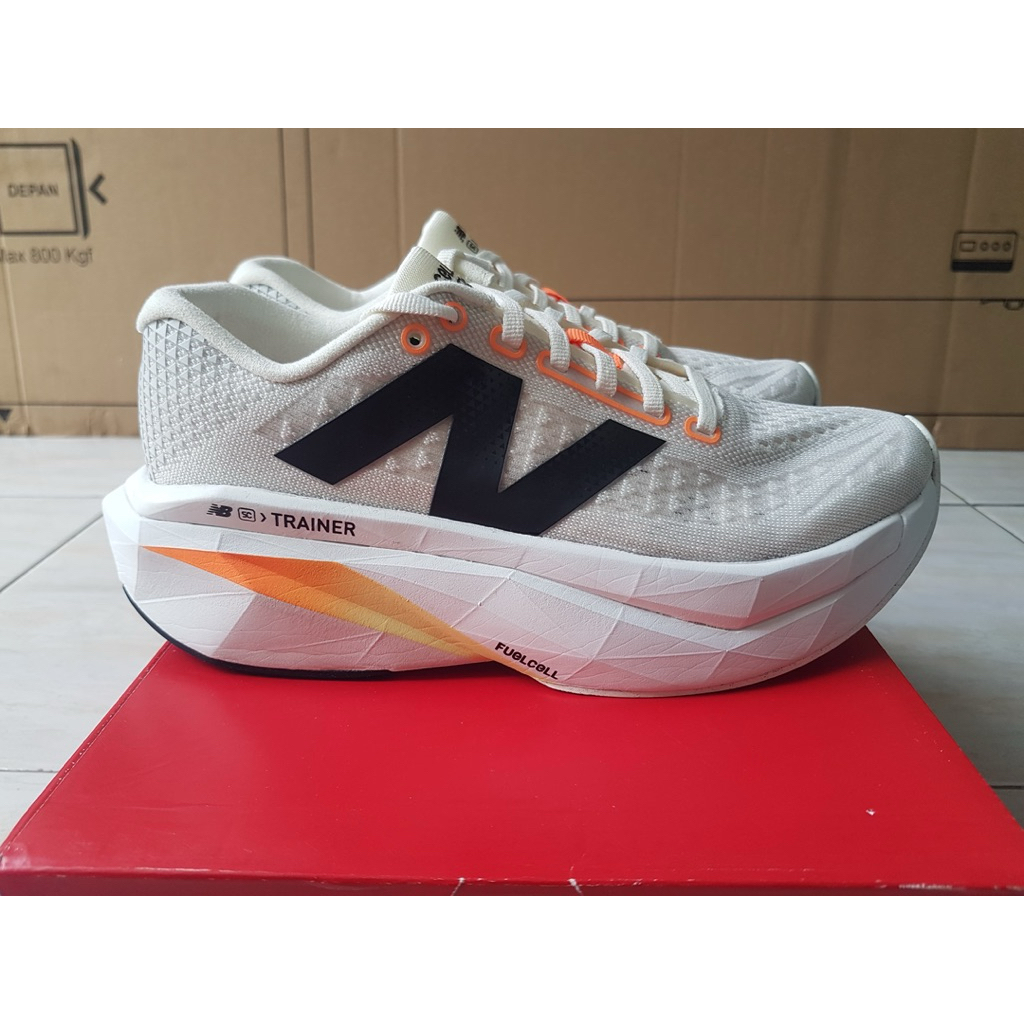 Sepatu lari new balance fuelcell sc trainer v3
