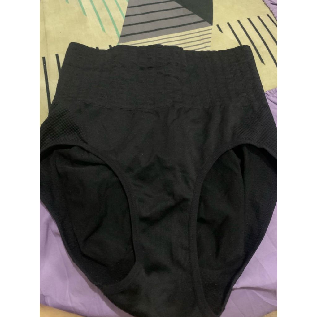 celana dalam felancy semi korset