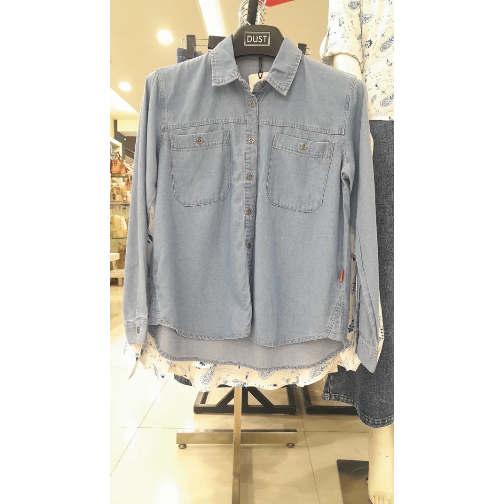 Kemeja denim wanita brand DUST