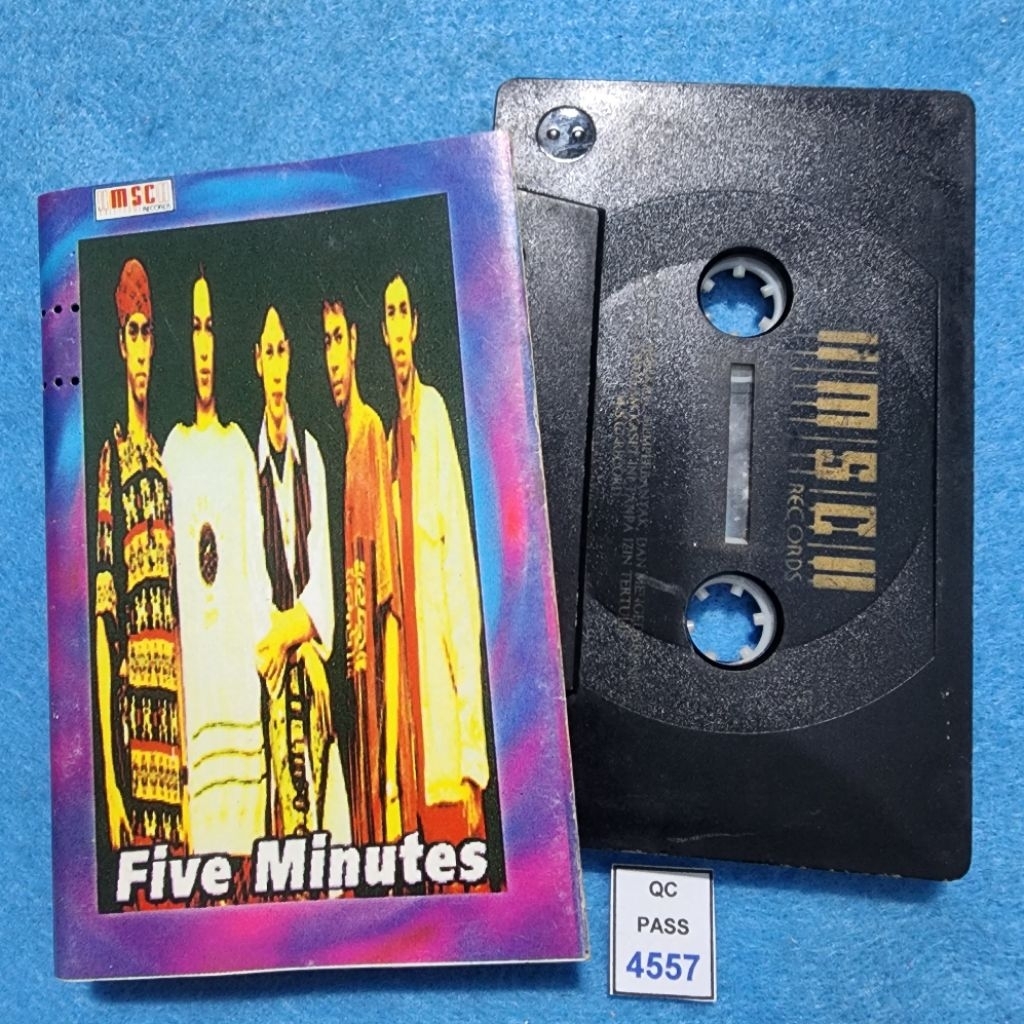 Kaset pita Five Minutes Album Pertama