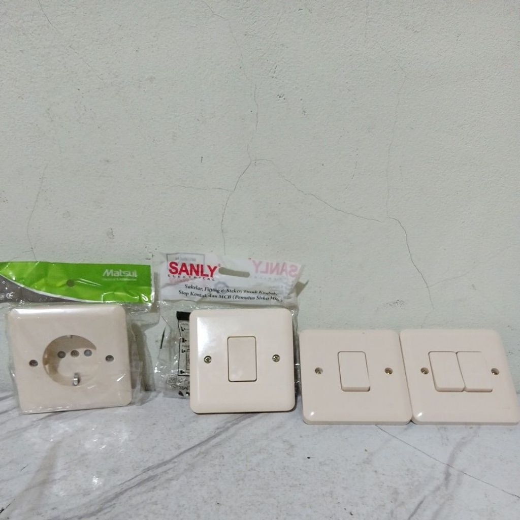Stop Kontak Saklar Engkel Seri IB