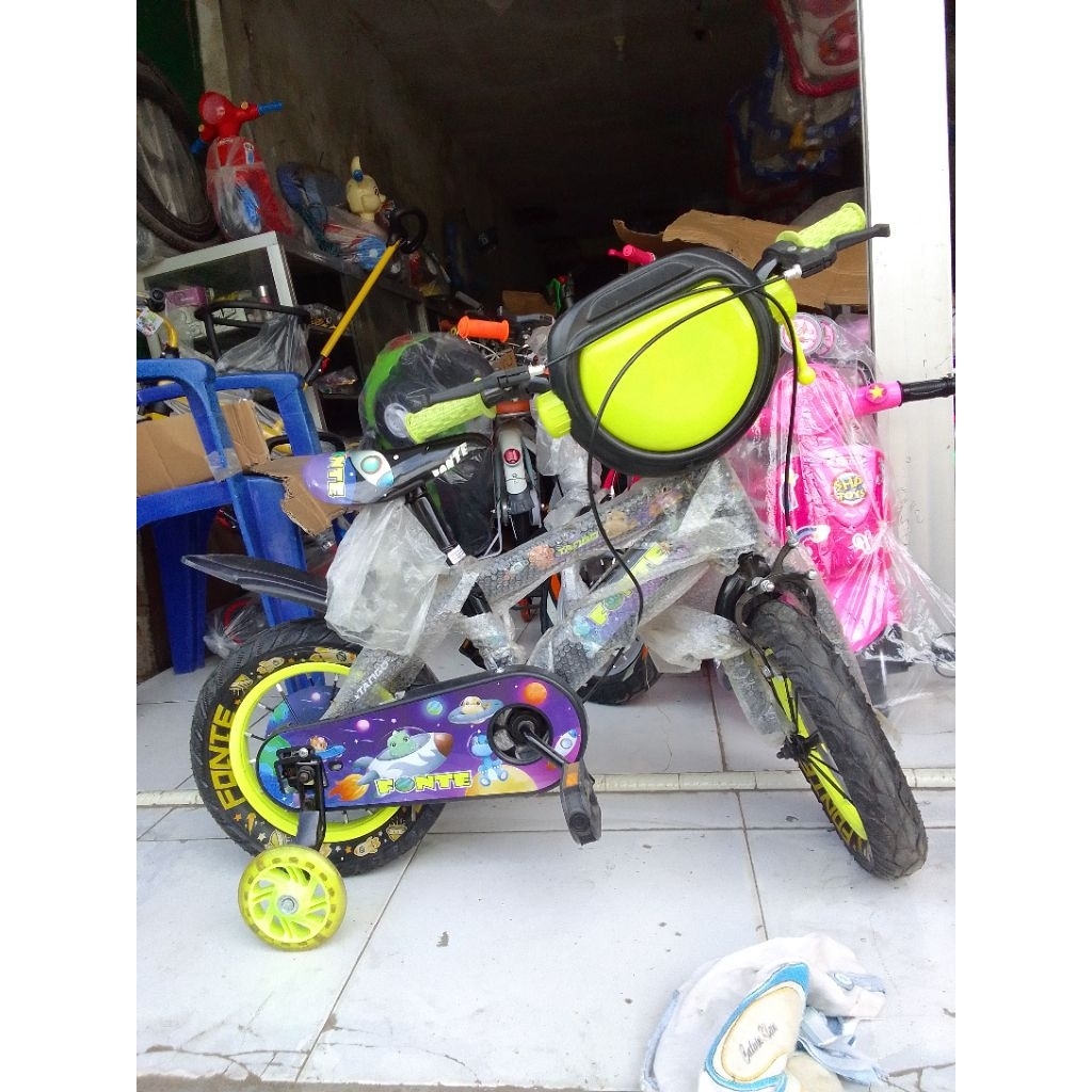 Sepeda BMX ukuran 12 untuk anak cowok usia 3-5 tahun merk Tango
