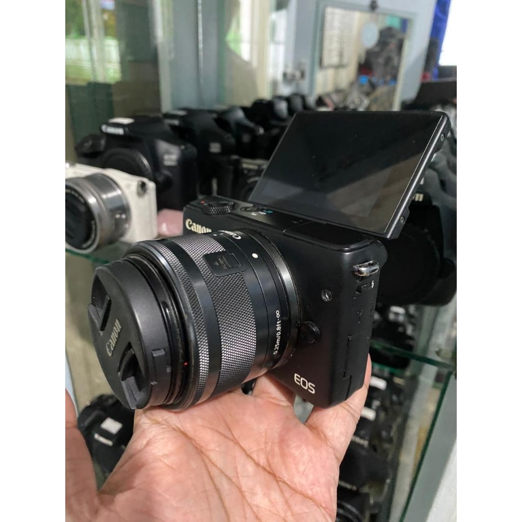 Canon Eos M10 vignet bekas mulus