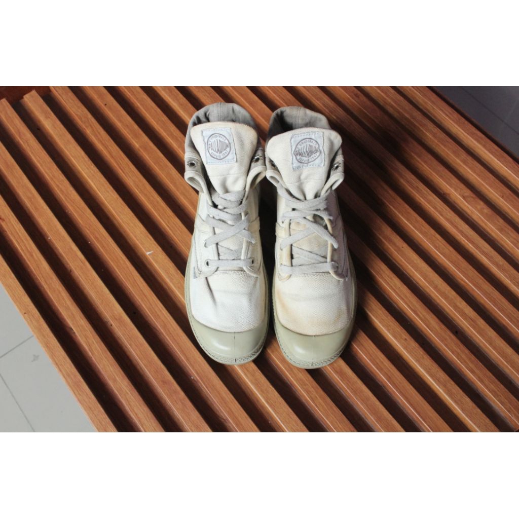 sepatu boot middle/ high kanvas"Palladium" upper kanva minus kotor,  outsole kokoh.  size 39 insole 