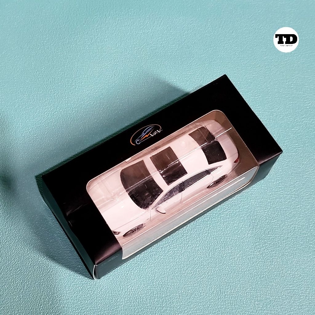 Diecast 1:64 Vav Audi A6L White