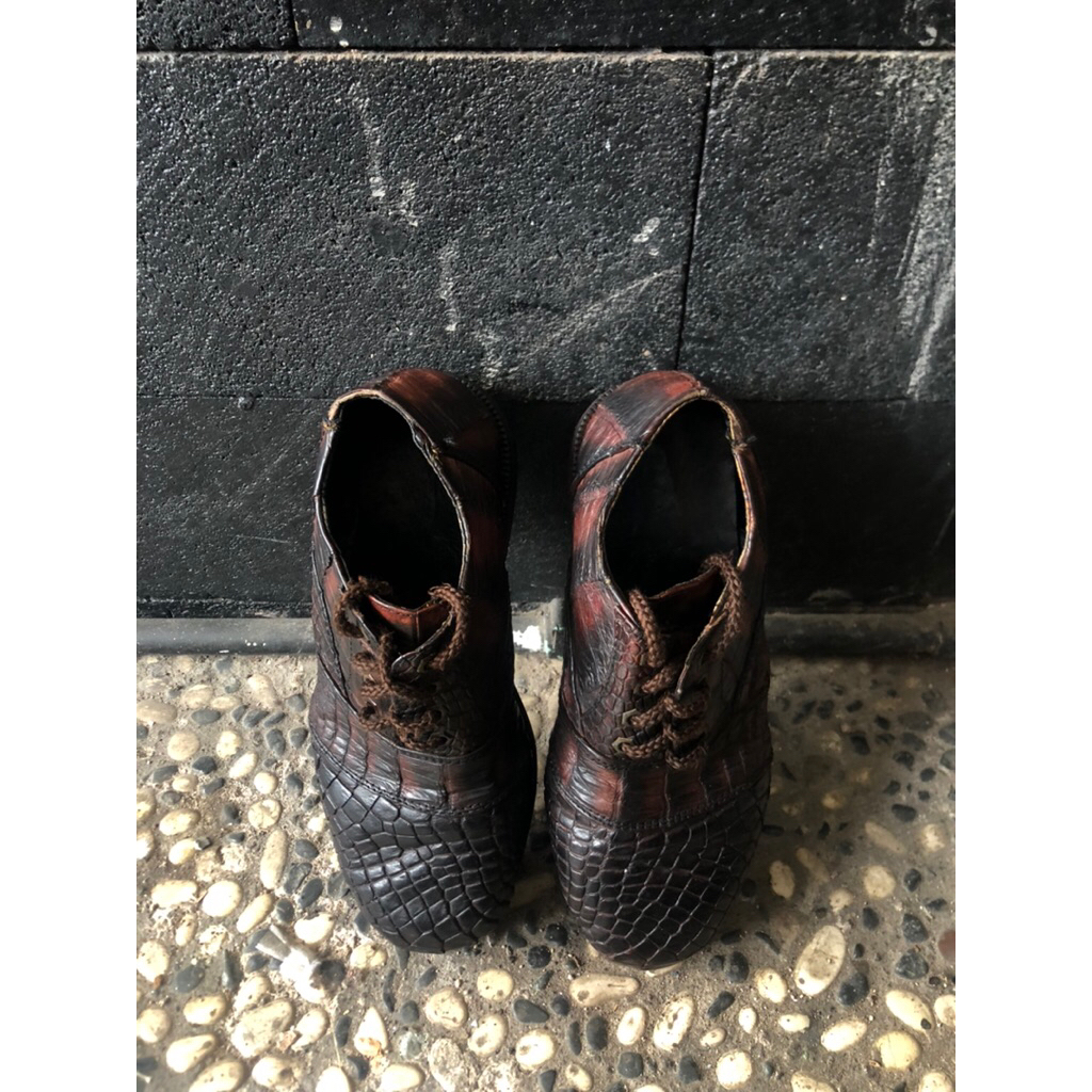 Sepatu Pantofel Kulit Buaya Papua Asli