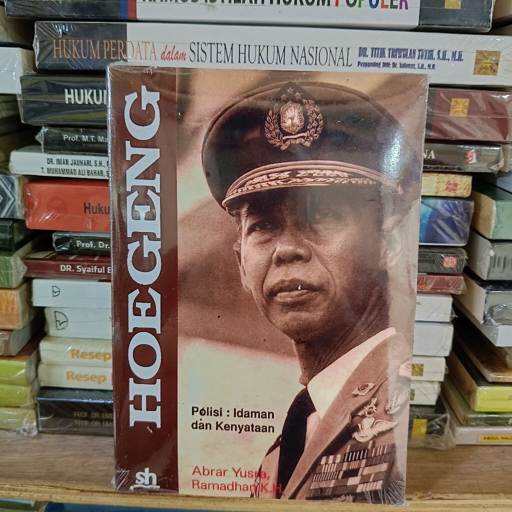 Hoegeng Polisi Idaman dan Kenyataan