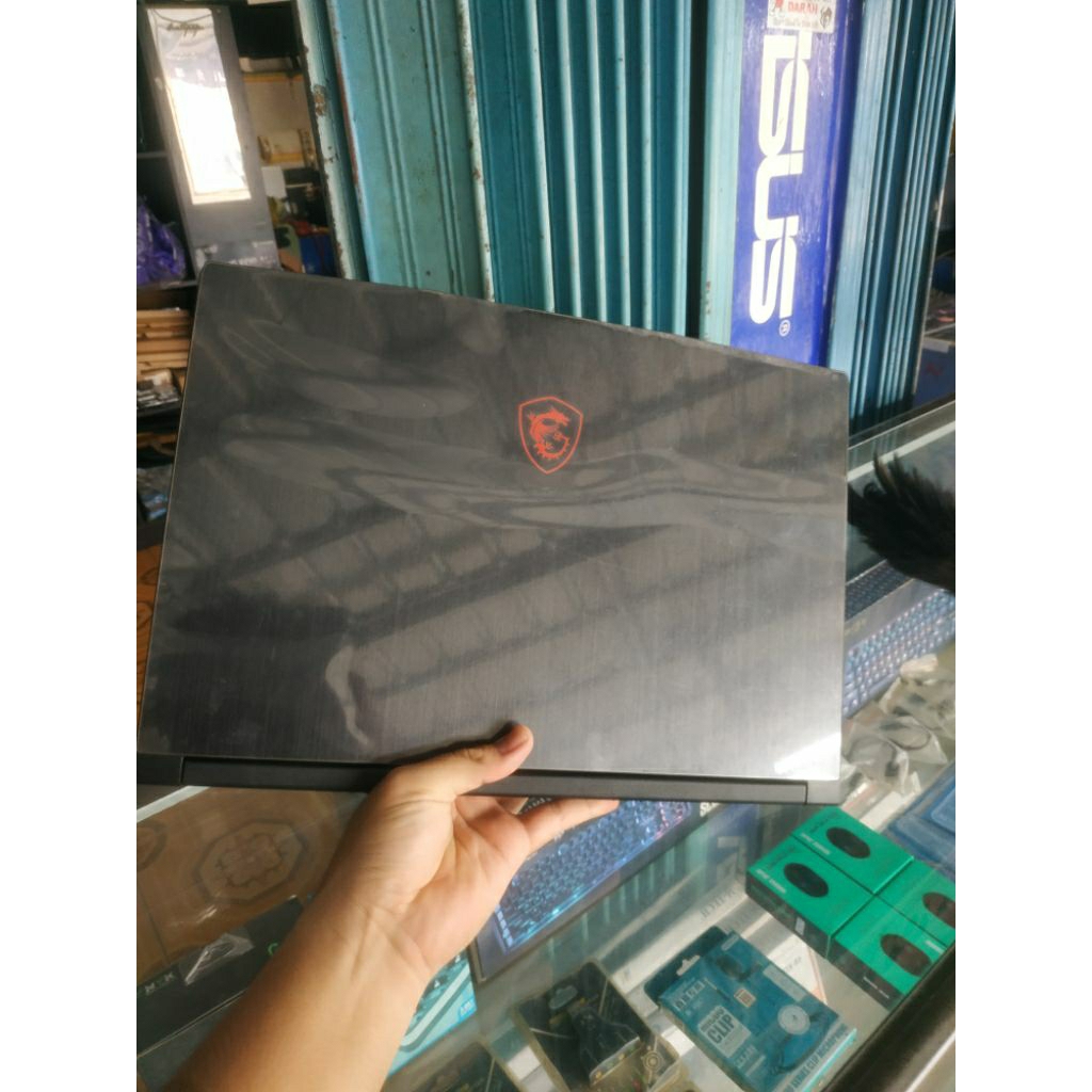 MSI GF 65 THIN 15 INCH + keyboard