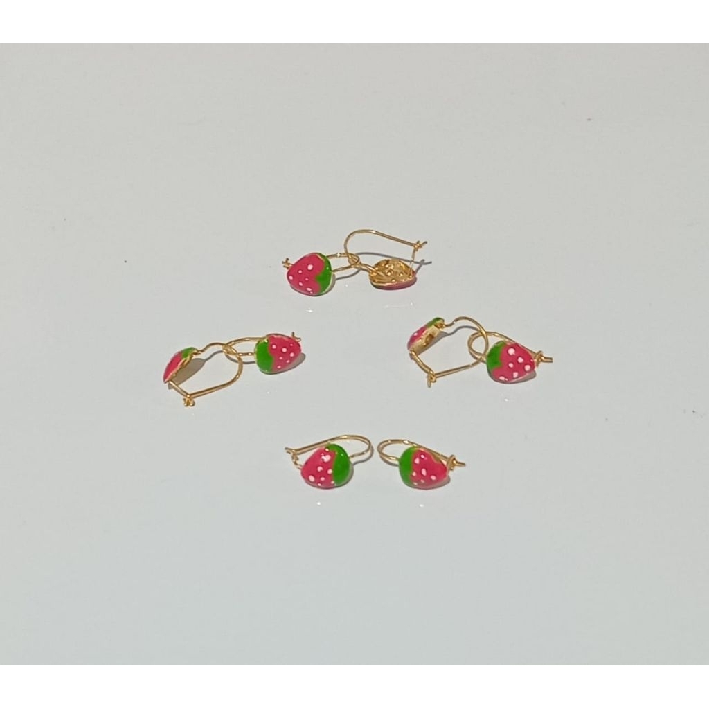Anting Anak Atau Bayi Emas Muda Enam Karat Stroberi