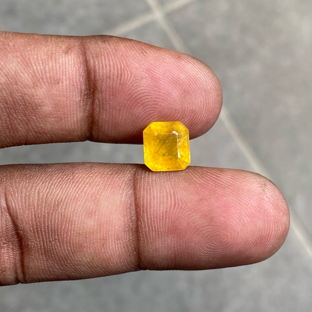 Natural Yellow Sapphire Corundum Batu Yellow Safir Yakut Africa kotak Dim 8.5x8x5.5