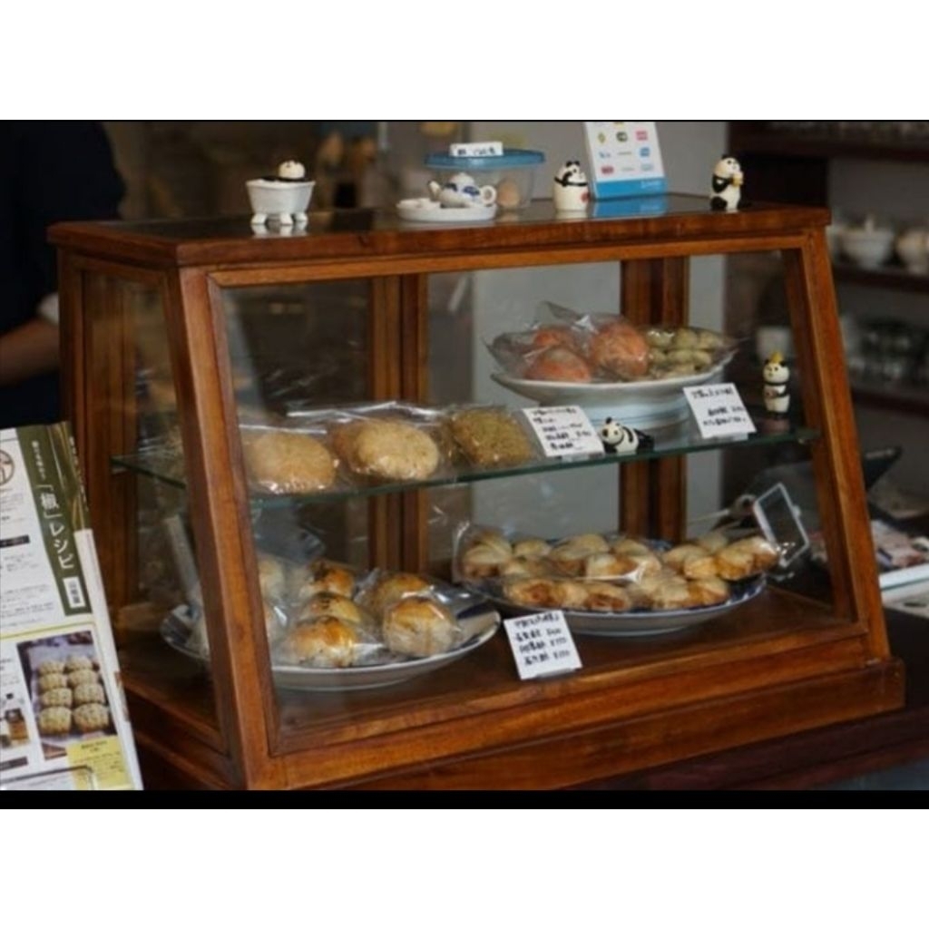 Etalase Kayu dengan Packing Kayu Pajangan Makanan Di Restorant, Warung, Etalase Resto, Etalase Pajan