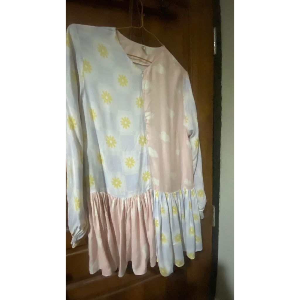 (PRELOVED) VANILLA HIJAB BLOUSE CERIA