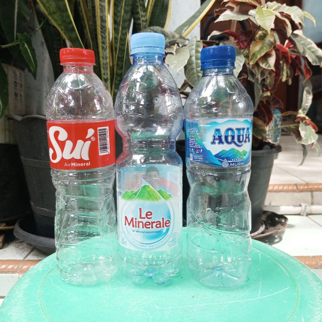 Botol kosong minuman mineral(Aqua,Le minerale,Sui)