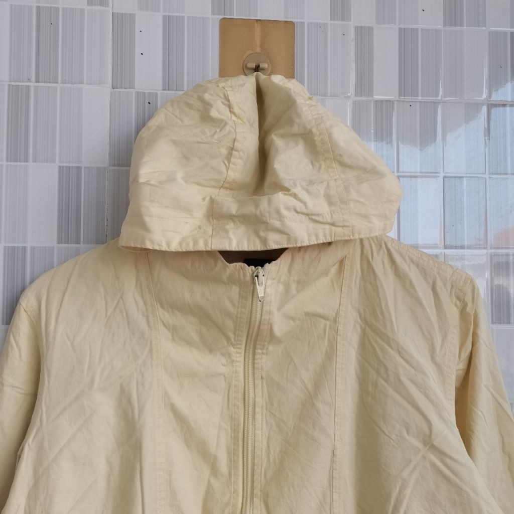 1132. HOODIE ZIP GAP WARNA CREAM SIZE L PRELOVED