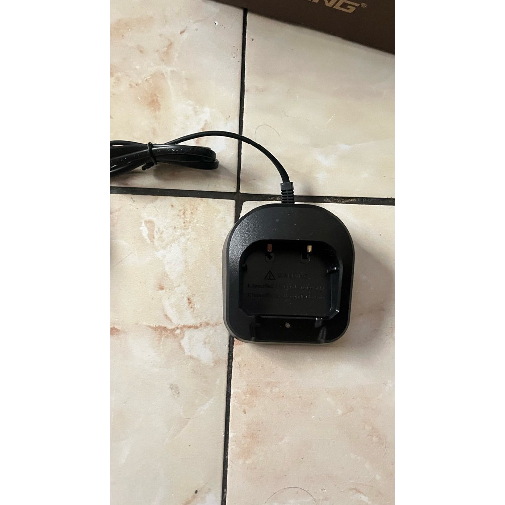 Charger HT baofeng UV82