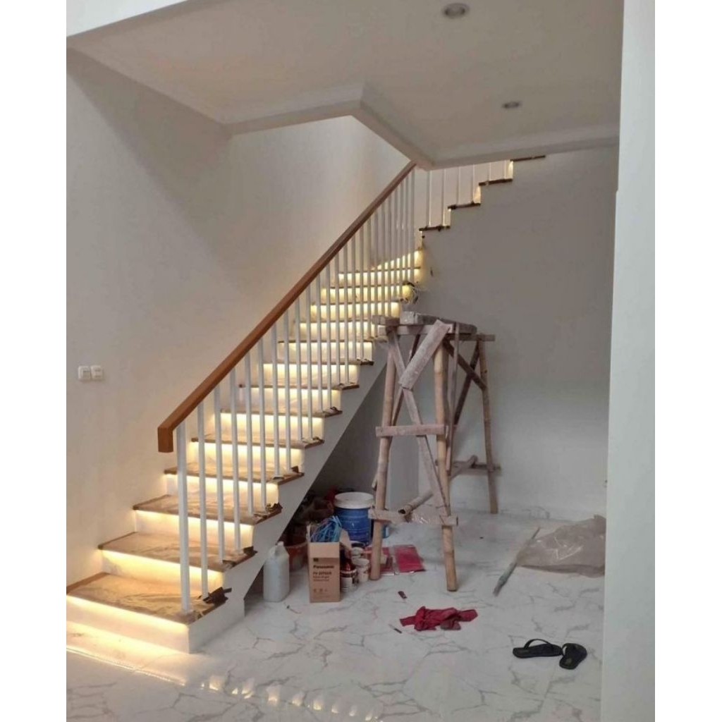 Railing tangga pegangan kayu minimalis