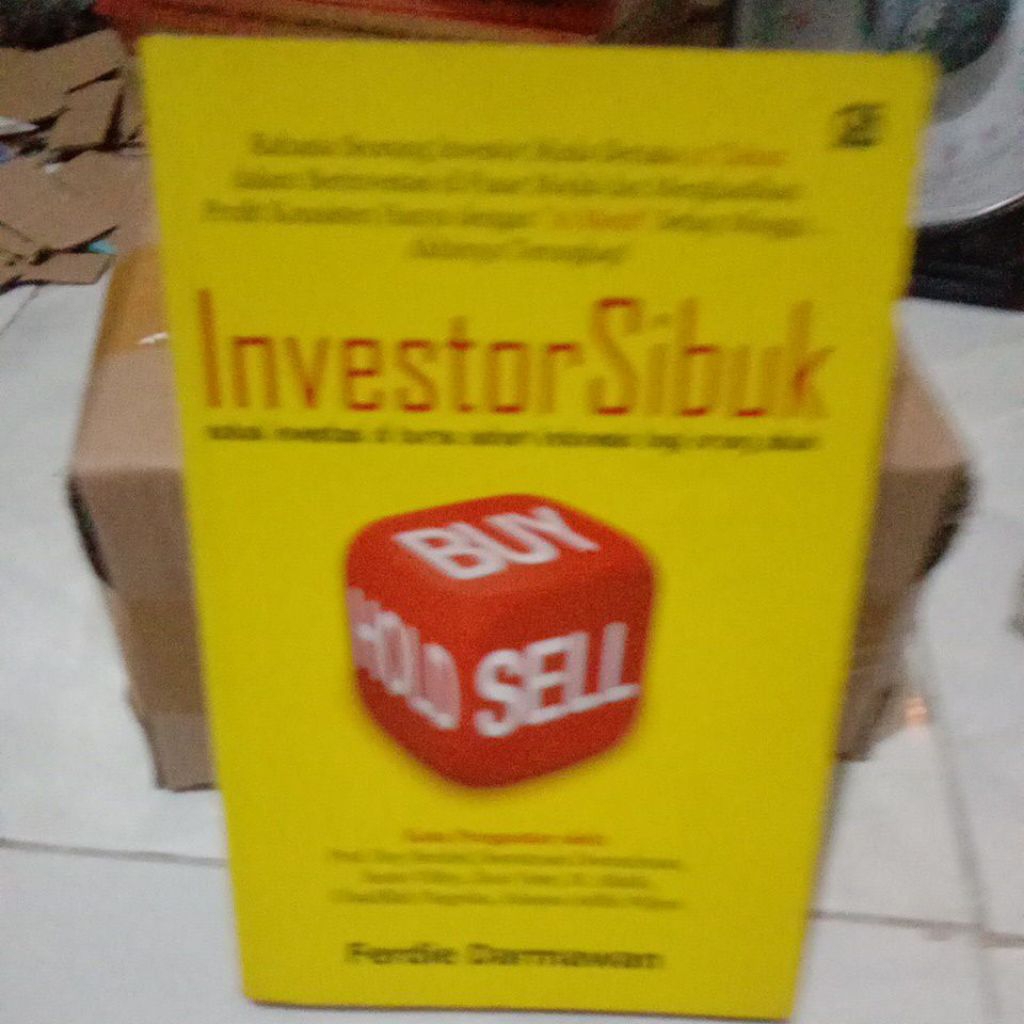 investor sibuk solusi investasi di bursa saham