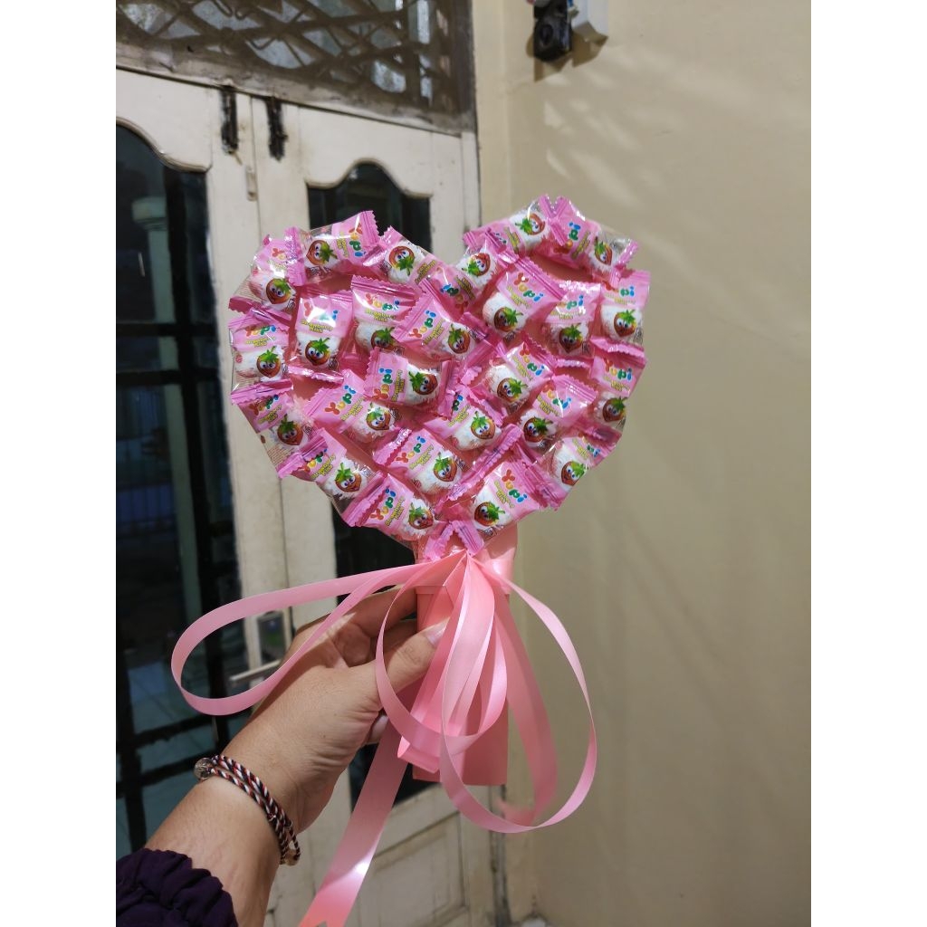 Bucket Love permen Yupi