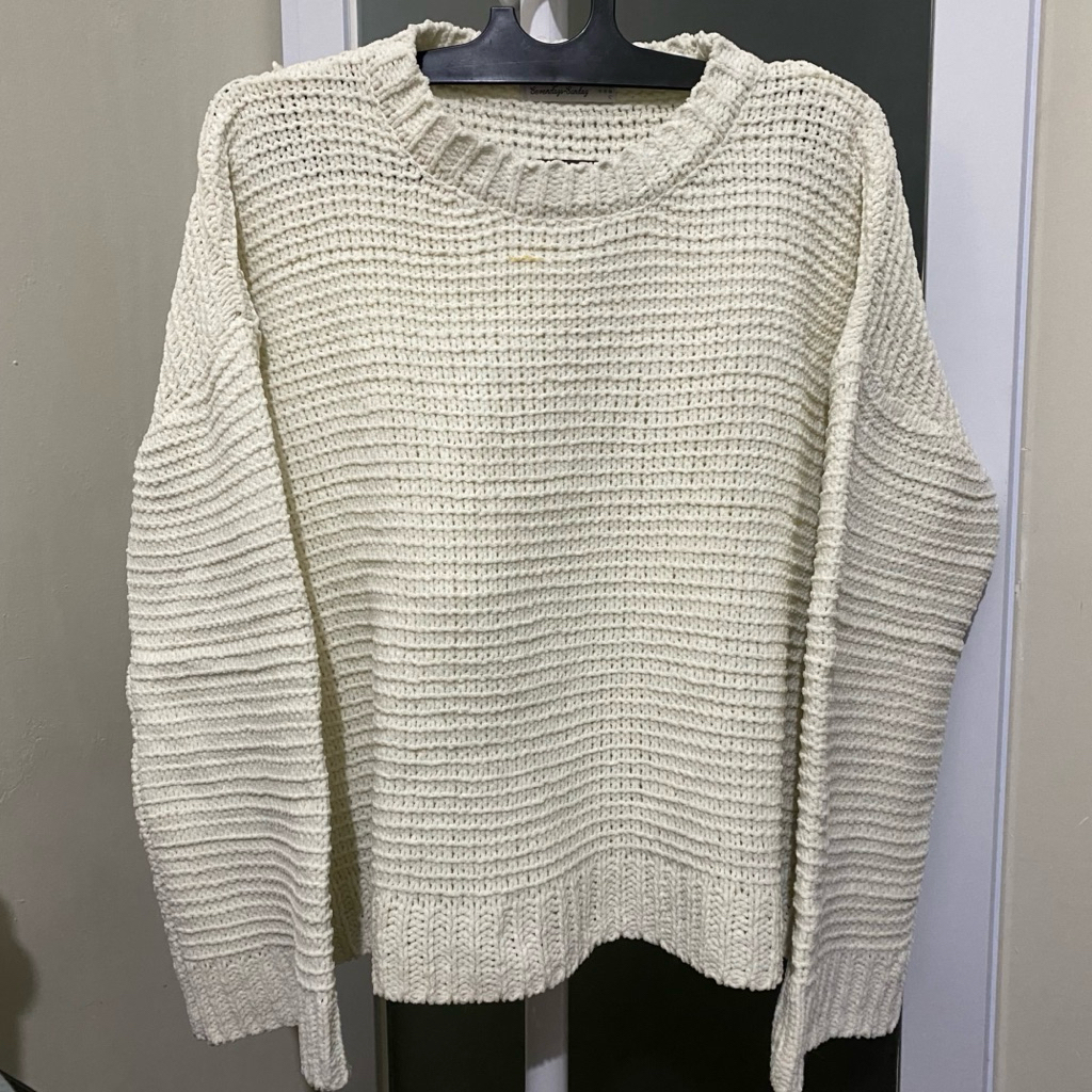 Baju Atasan Wanita Sweater Rajut Putih Brokenwhite