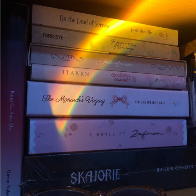 Preloved Novel Essedenciast 1 dan 2 The Monarch’s Vaganry Skizofernia On the land of sorrow 7 Wishes