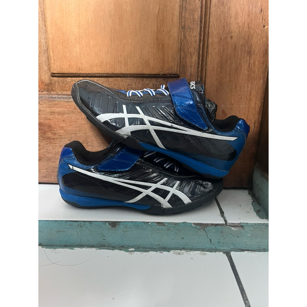 Sepatu futsal Asics size 37