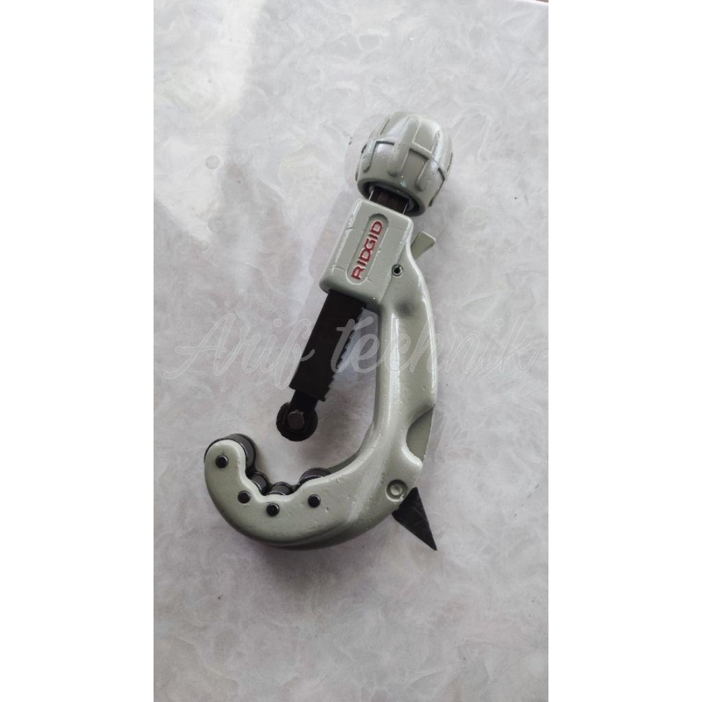 RIDGID 205 Ratcheting Enclosed Feed Tubing Cutter 1/4 - 2 3/8 ( 6-60mm ) cutter pipa - cutter tubing