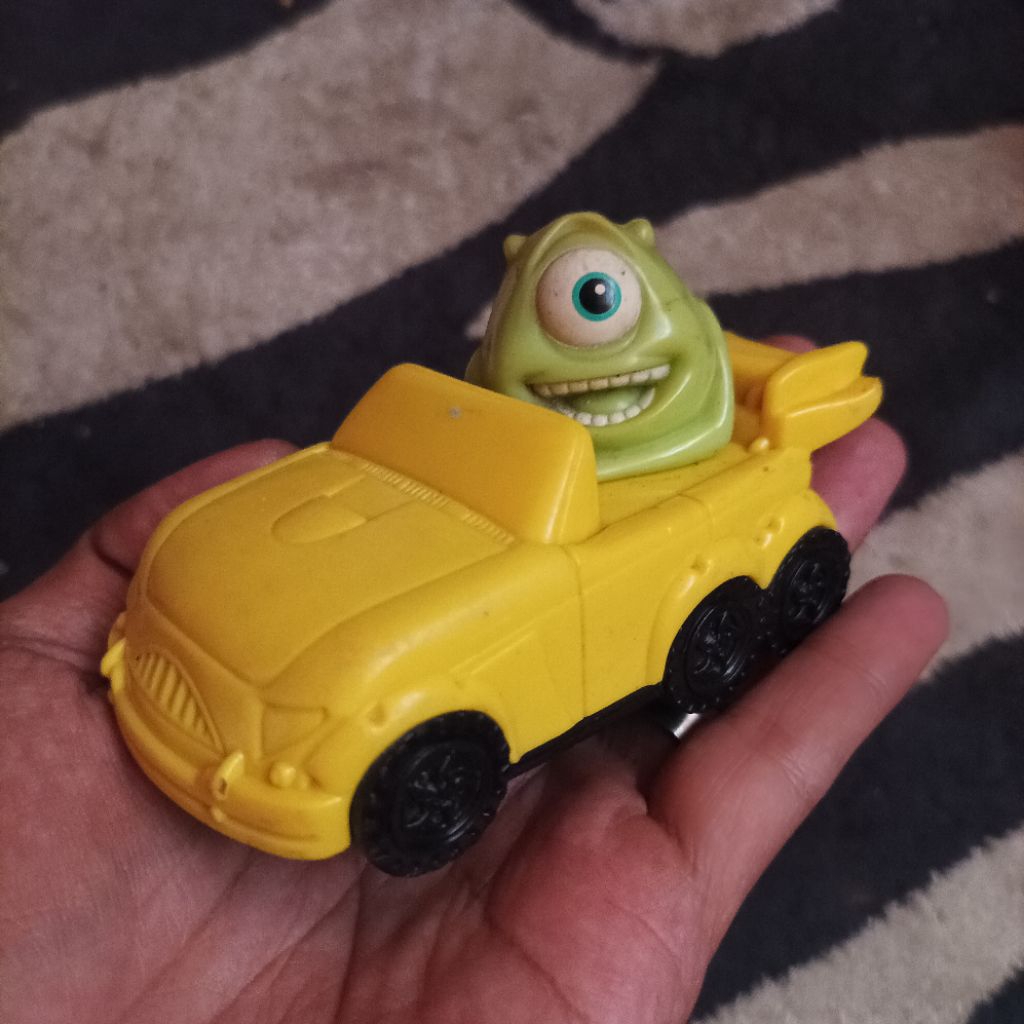 Original Disney Pixar Monster inc Mike With Car Mainan Action Figure